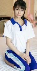 清新可爱齐刘海发型女生Sarah学生制服装好看写真