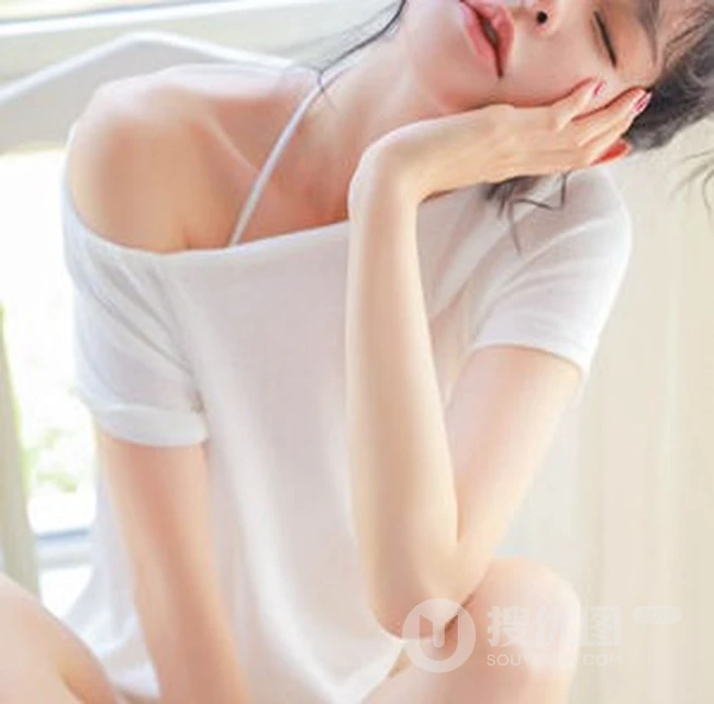 精选小清新白皙线条感少女白衣短T恤好看写真大图