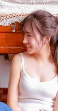 马尾发型匀称少女清新好看牛仔裤写真图片