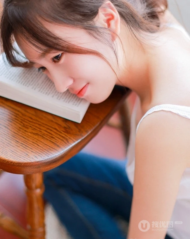 马尾发型匀称少女清新好看牛仔裤写真图片