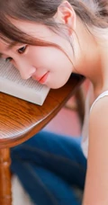 马尾发型匀称少女清新好看牛仔裤写真图片
