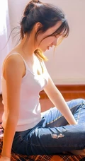 马尾发型匀称少女清新好看牛仔裤写真图片