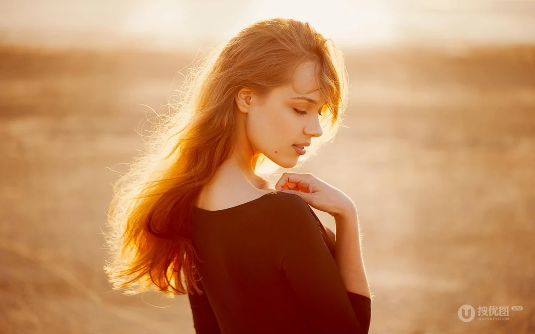 梦幻好看的金发欧美美女lomo逆光壁纸图片