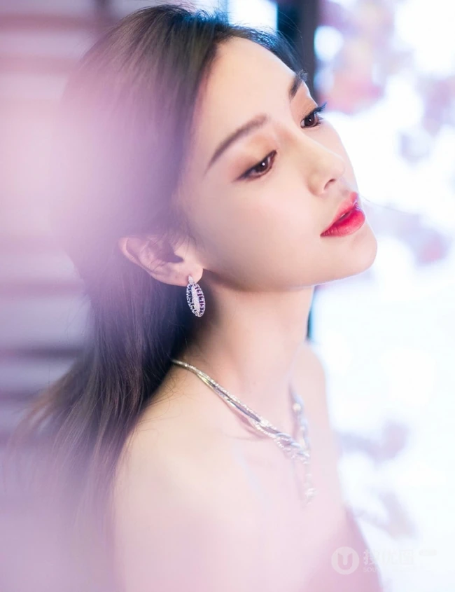 Angelababy首饰代言写真图片，气质礼裙长裙梦幻唯美