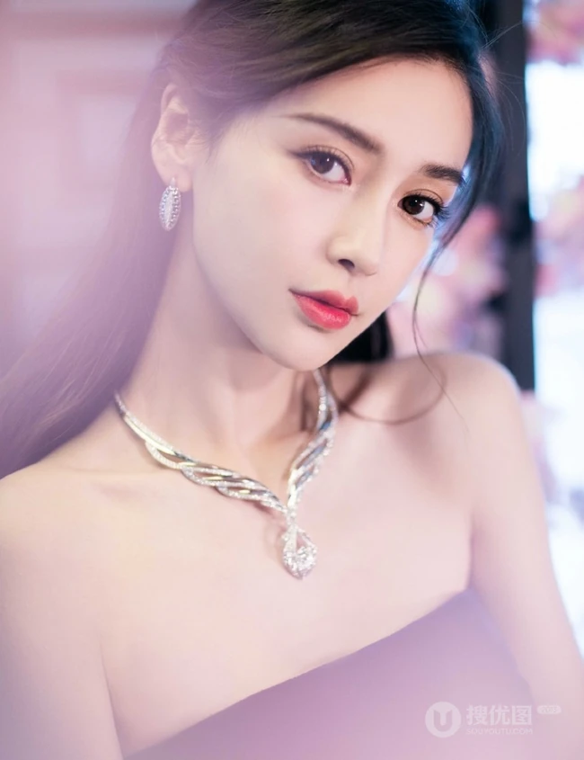 Angelababy首饰代言写真图片，气质礼裙长裙梦幻唯美