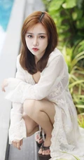 气质可爱泳装女生toro羽住泳池大胆柔美写真