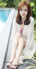 气质可爱泳装女生toro羽住泳池大胆柔美写真