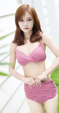 气质可爱泳装女生toro羽住泳池大胆柔美写真