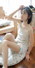 爱吃零食的短裤长腿少女少女气质个人写真图片