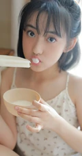 爱吃零食的短裤长腿少女少女气质个人写真图片