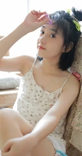 爱吃零食的短裤长腿少女少女气质个人写真图片