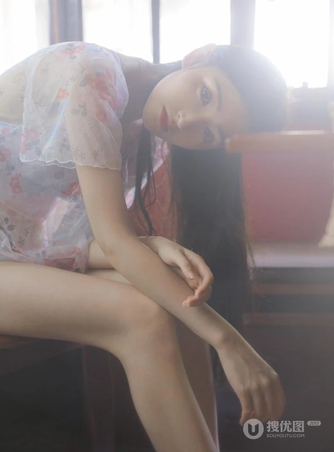 精选清新女生沈家妹子气质碎花裙梦幻清新写真图片