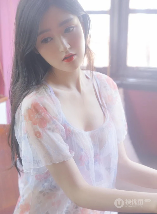 精选清新女生沈家妹子气质碎花裙梦幻清新写真图片