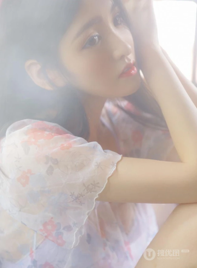 精选清新女生沈家妹子气质碎花裙梦幻清新写真图片