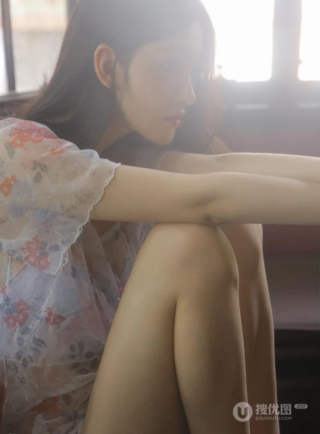 精选清新女生沈家妹子气质碎花裙梦幻清新写真图片