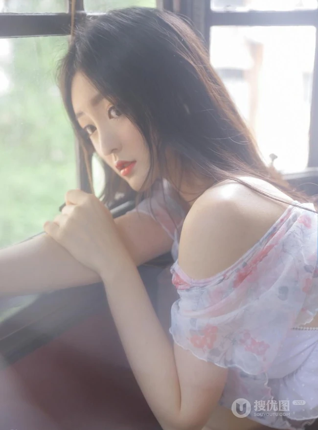 精选清新女生沈家妹子气质碎花裙梦幻清新写真图片
