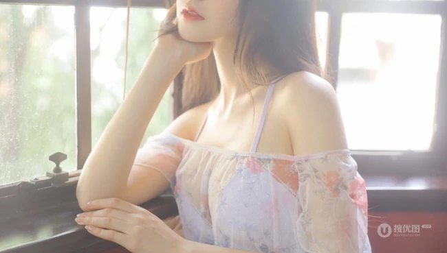 精选清新女生沈家妹子气质碎花裙梦幻清新写真图片