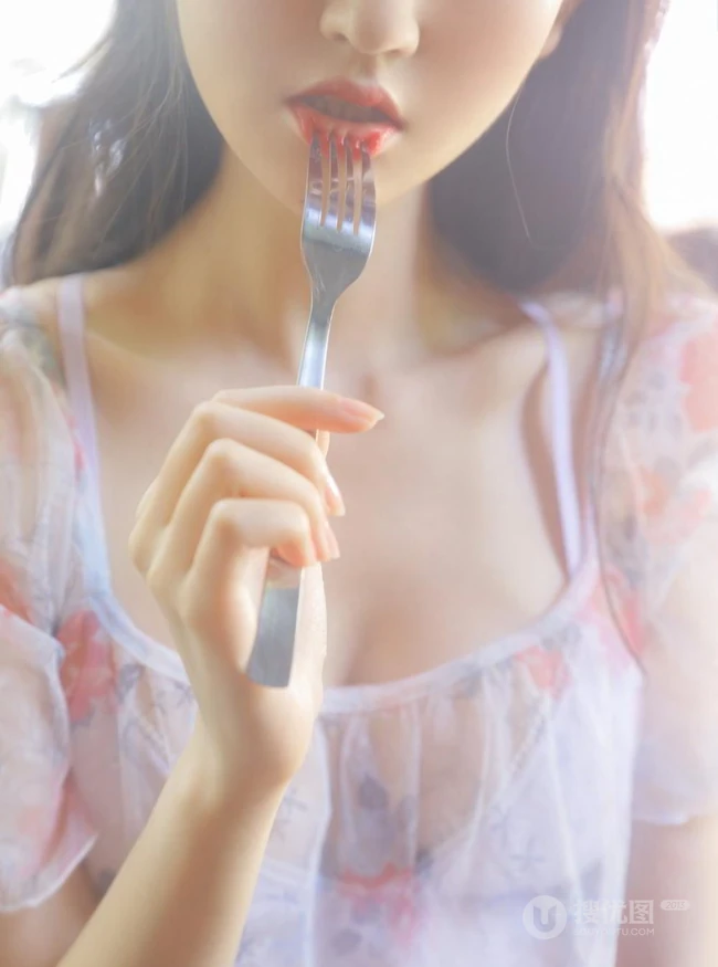 精选清新女生沈家妹子气质碎花裙梦幻清新写真图片