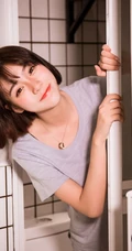 可爱气质短发少女肩带家居服居家下厨房写真图片