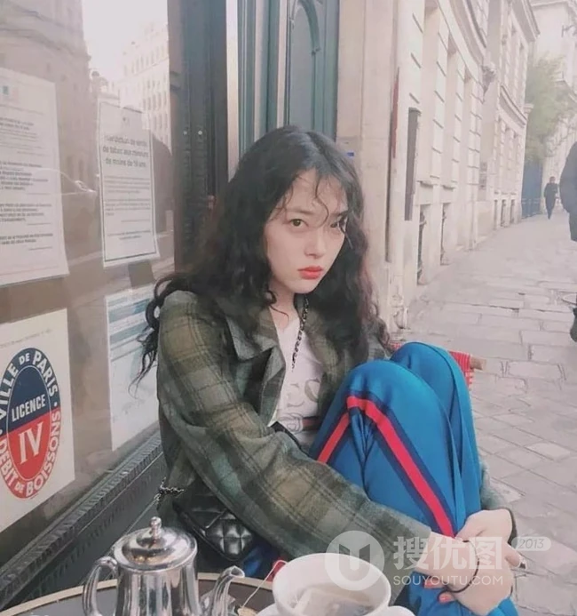 明星羊毛卷发型图片欣赏，自带叛逆感，复古又摩登 第3张