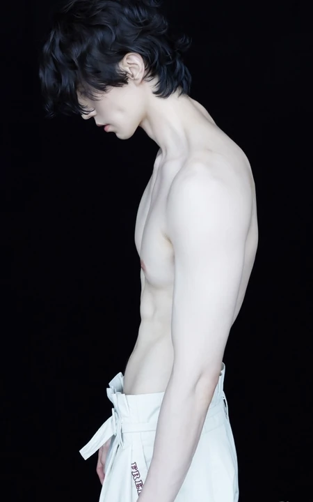 肌肉男李栋旭高清肌肉写真图片，尽显匀称身形比例