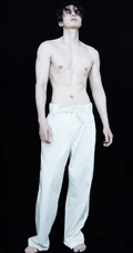 肌肉男李栋旭高清肌肉写真图片，尽显匀称身形比例