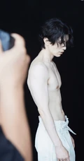 肌肉男李栋旭高清肌肉写真图片，尽显匀称身形比例