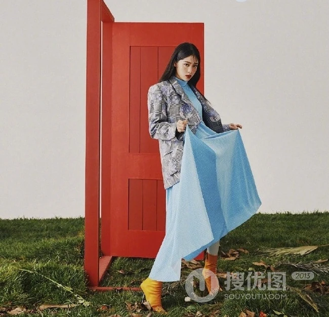 欧阳娜娜欧美风艺术写真图片，脸上雀斑妆活脱像个欧女生孩