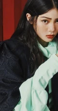 欧阳娜娜欧美风艺术写真图片，脸上雀斑妆活脱像个欧女生孩