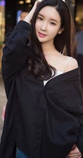 精选线条女生夏美气质牛仔裤、运动裤、家居服室内写真图片