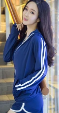 精选线条女生夏美气质牛仔裤、运动裤、家居服室内写真图片