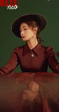 万茜唯美杂志封面气质写真，复古风散发出温婉且仪态万千的美