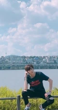 洪欣儿子张镐濂微博晒旅行照片 帅气阳光少年自信满满
