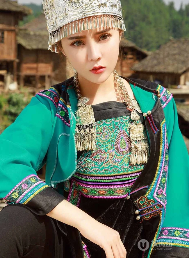 苗族女生爱丽莎山村山寨气质少数名族风写真图片