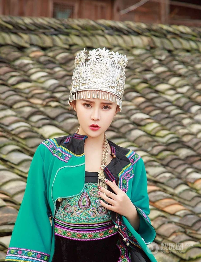苗族女生爱丽莎山村山寨气质少数名族风写真图片