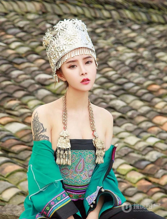 苗族女生爱丽莎山村山寨气质少数名族风写真图片