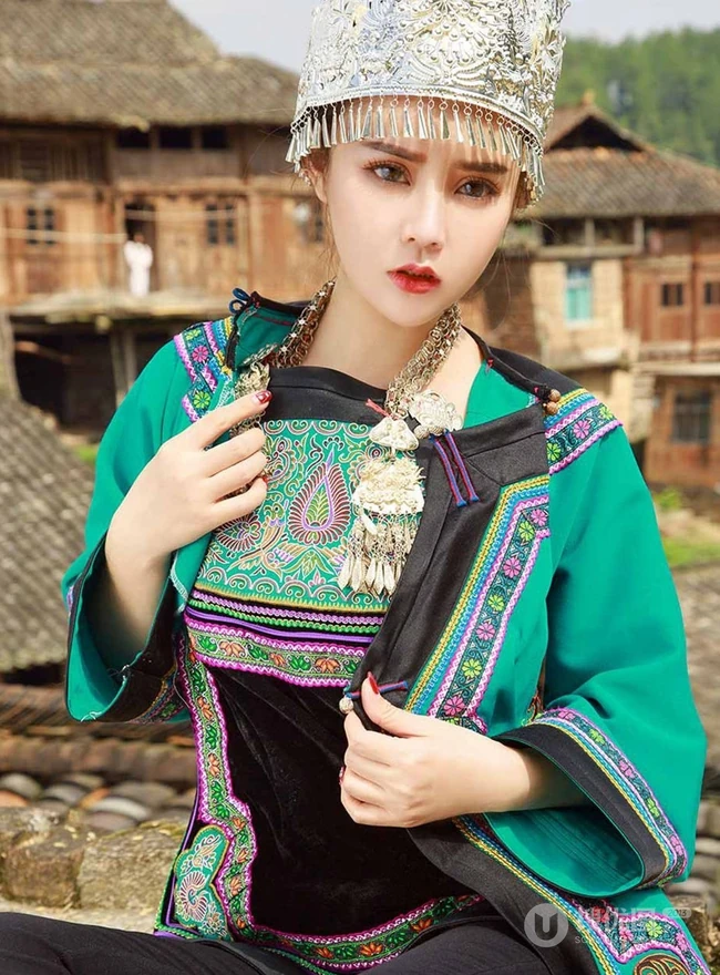苗族女生爱丽莎山村山寨气质少数名族风写真图片