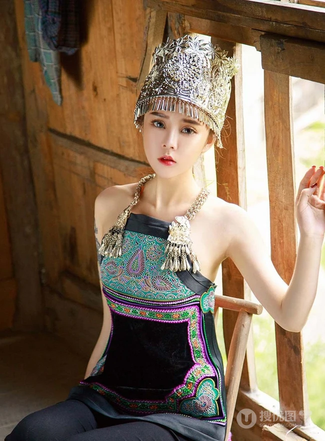 苗族女生爱丽莎山村山寨气质少数名族风写真图片