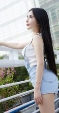 气质匀称大屁股女生陆萱萱紧身牛仔裤街拍写真图片