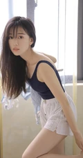 清新泳装少女气质浴室洗澡戏水清透气质写真图片