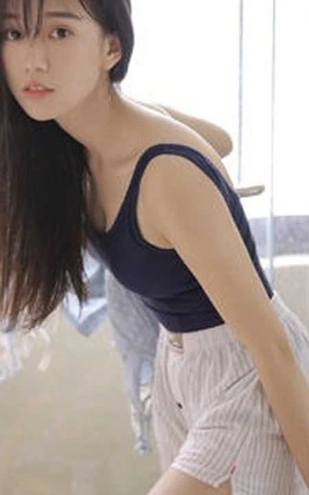 清新泳装少女气质浴室洗澡戏水清透气质写真图片
