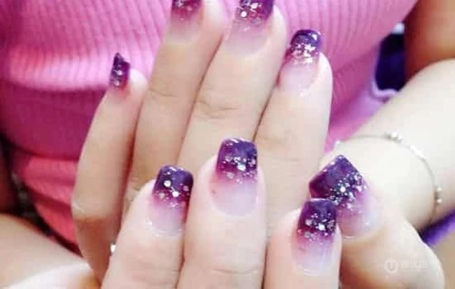 法式美甲图片最新款式图片 清新可爱的法式美甲君 第5张