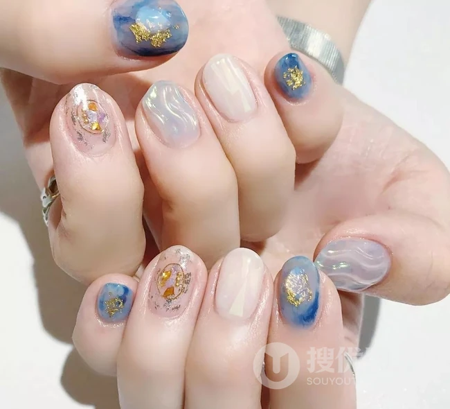 夏季自带清凉感的水波纹水晶美甲，来一款吗？ 第8张