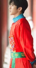 蔡徐坤大型文化体验节目《遇见天坛》红色清朝服饰剧照