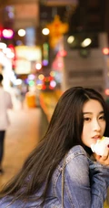 高挑气质时尚女生Sabrina个性破洞牛仔短裤香港街头街拍写真