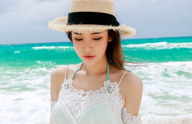 韩国气质女生朴多贤海边沙滩泳装气质诱人写真