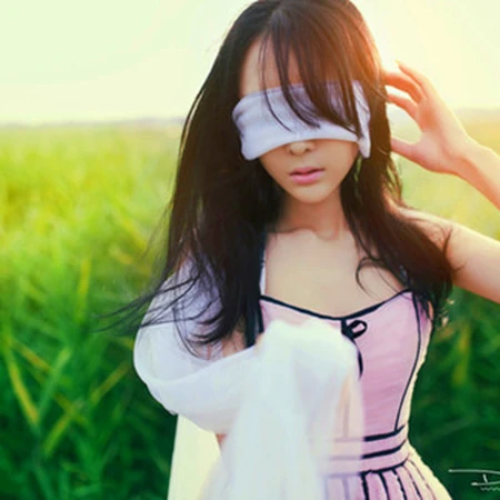清新唯美户外女孩带字意境图片