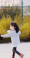 可爱小少女 可爱女生小魔女户外唯美写真图片