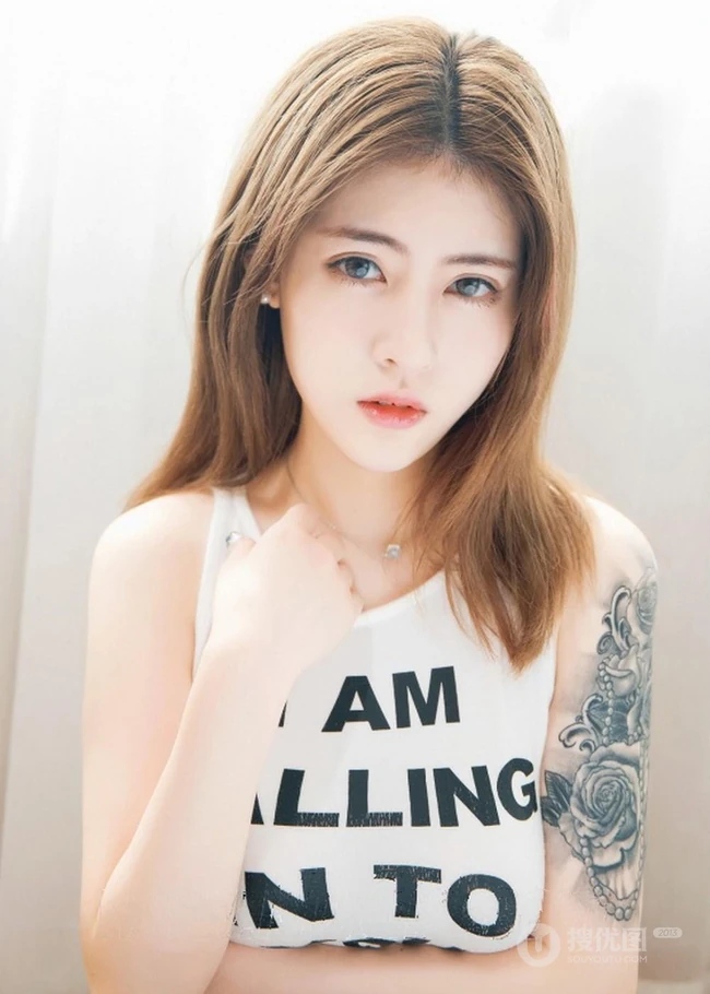 纹身女生CherryBlessU手臂，大腿，脚踝纹身图案欣赏 第7张
