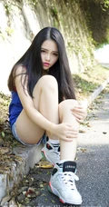 阳光女生宝贝佩佩Cassie紧身短裤街拍图集